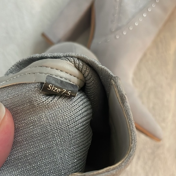 Dolce Vita Silver Ankle Bootie Boots Studded Chunky Heel Suede Leather Size 7.5 - Picture 11 of 15